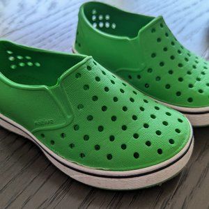 Native toddler shoes size 6t- like new
